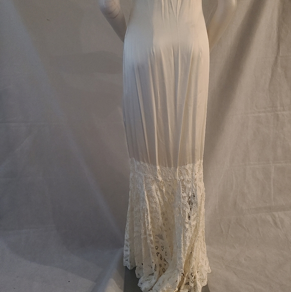 SOLD!!Issue Women's 100% Silk Embroidery Crisscross  Back Gown - Picture 4 of 11